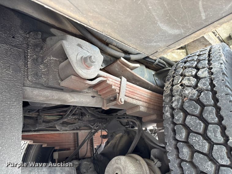 image for item YA3107 2006 Chevrolet C7500 cable placer bucket truck