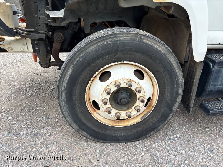 image for item YA3107 2006 Chevrolet C7500 cable placer bucket truck