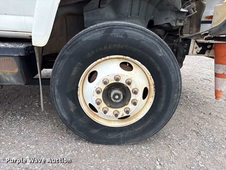 image for item YA3107 2006 Chevrolet C7500 cable placer bucket truck