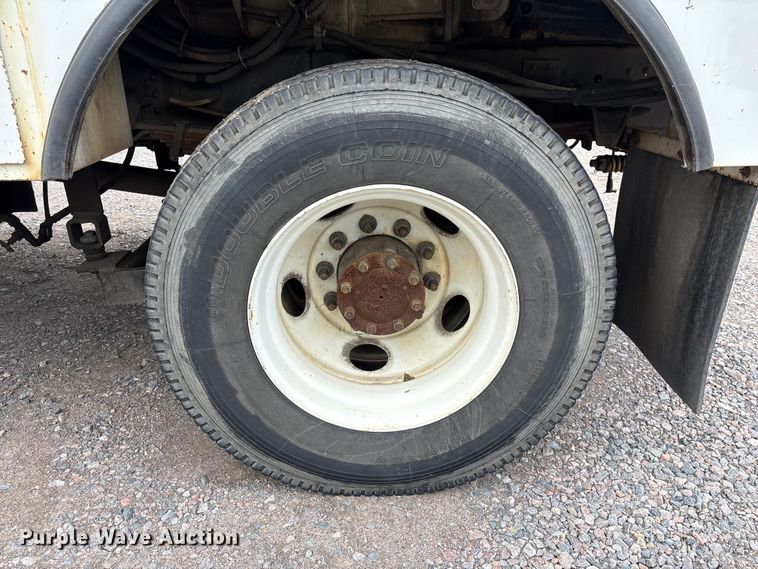 image for item YA3107 2006 Chevrolet C7500 cable placer bucket truck