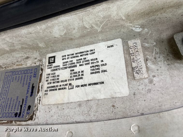 image for item YA3107 2006 Chevrolet C7500 cable placer bucket truck