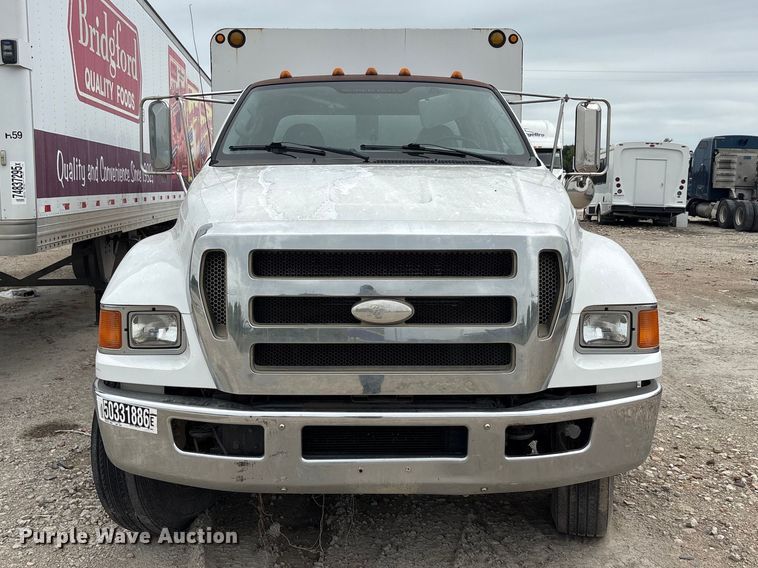 image for item YA3305 2009 Ford F750 Super Duty chipper truck