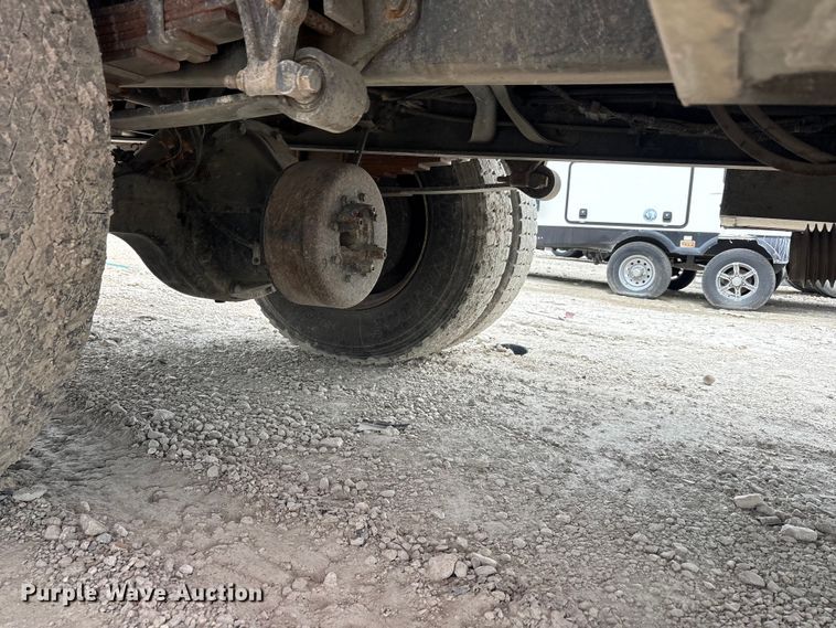 image for item YA3305 2009 Ford F750 Super Duty chipper truck
