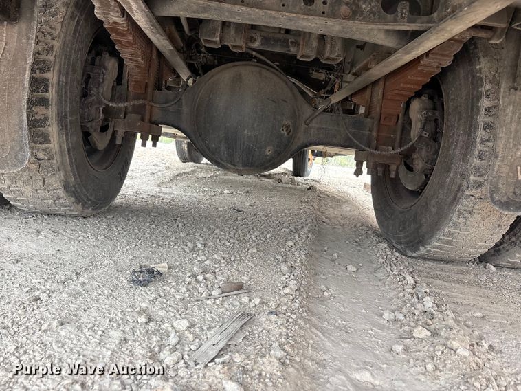image for item YA3305 2009 Ford F750 Super Duty chipper truck