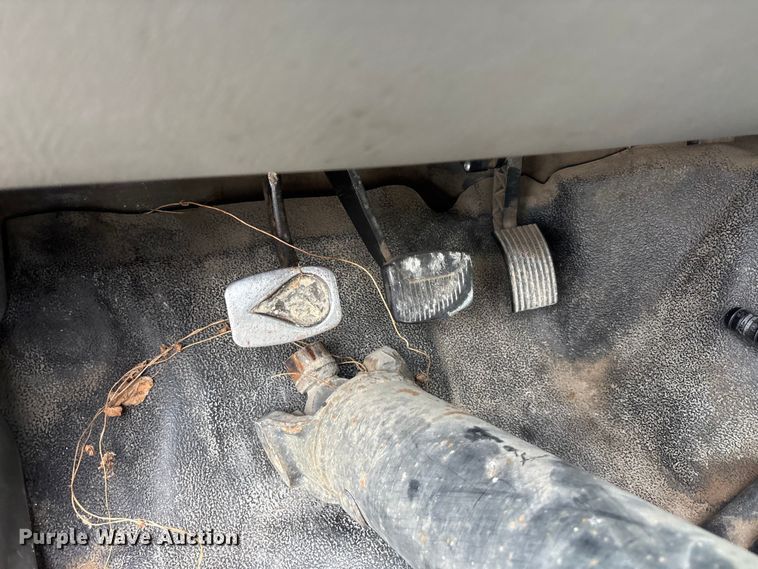 image for item YA3305 2009 Ford F750 Super Duty chipper truck