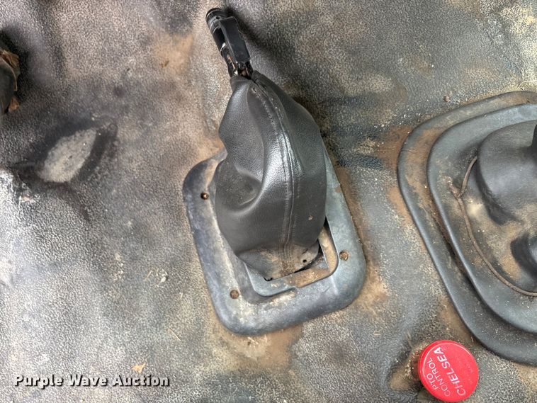 image for item YA3305 2009 Ford F750 Super Duty chipper truck