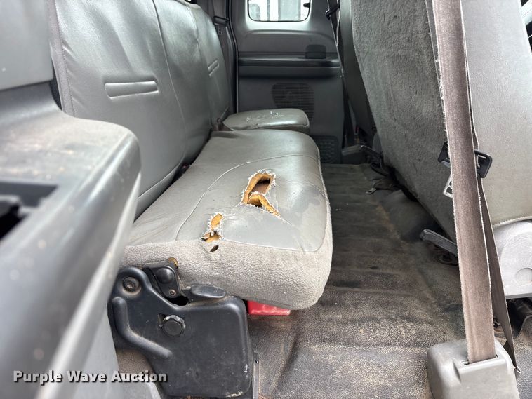 image for item YA3305 2009 Ford F750 Super Duty chipper truck