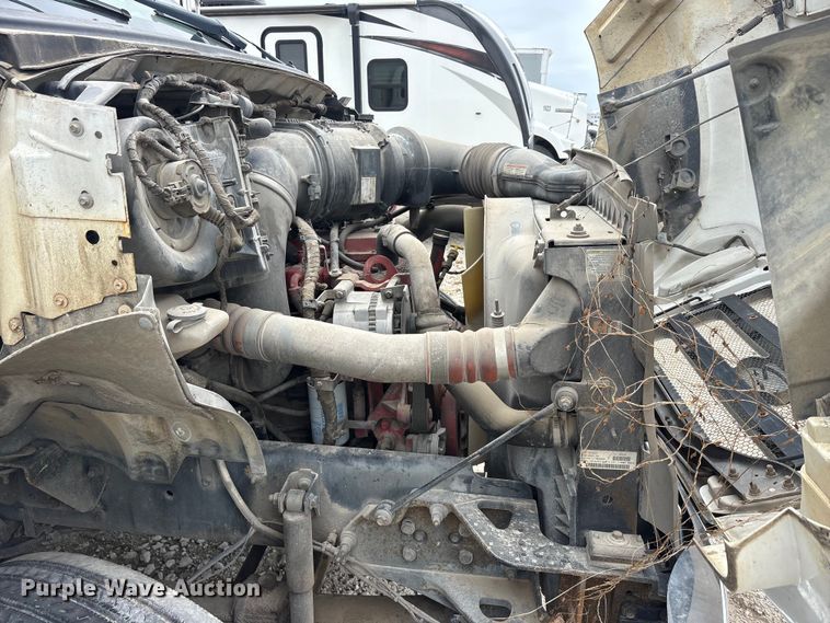image for item YA3305 2009 Ford F750 Super Duty chipper truck