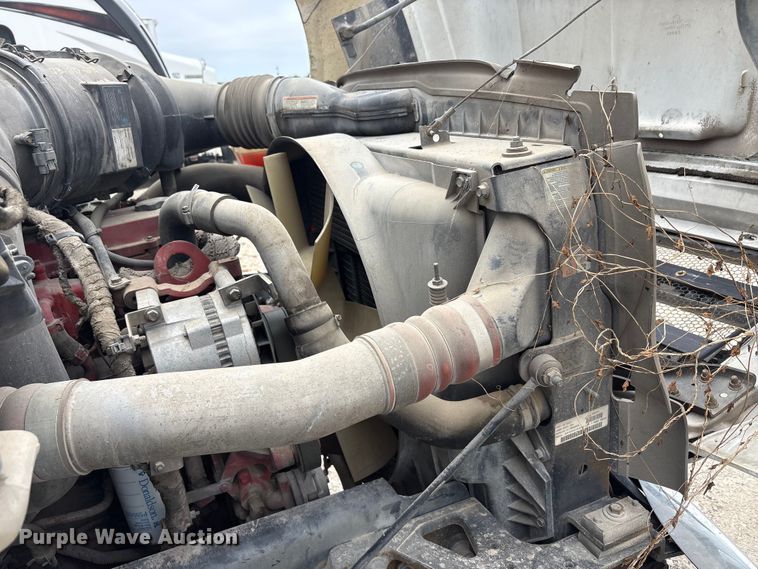 image for item YA3305 2009 Ford F750 Super Duty chipper truck