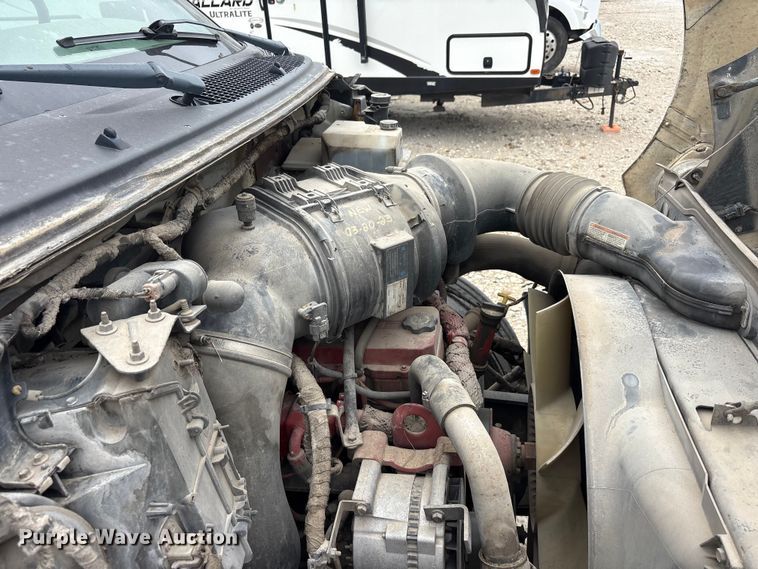 image for item YA3305 2009 Ford F750 Super Duty chipper truck