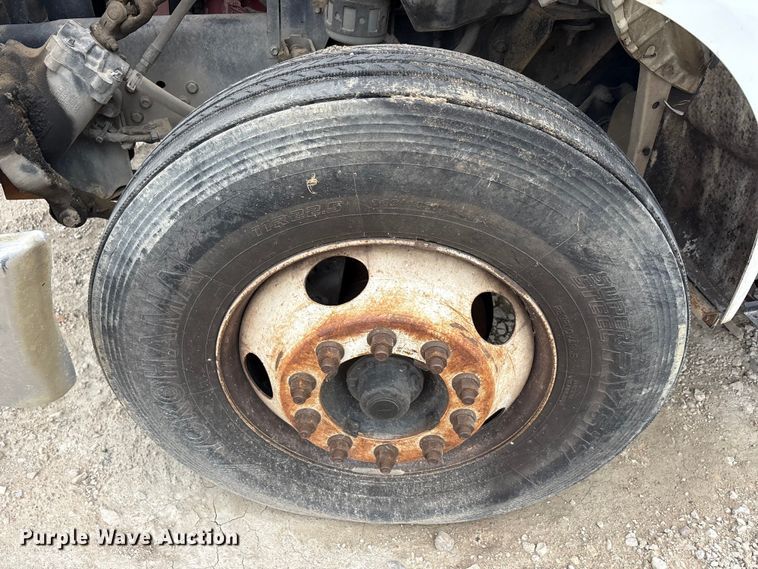 image for item YA3305 2009 Ford F750 Super Duty chipper truck