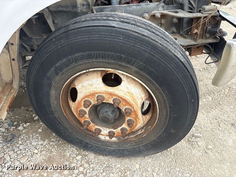 image for item YA3305 2009 Ford F750 Super Duty chipper truck