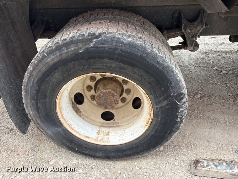 image for item YA3305 2009 Ford F750 Super Duty chipper truck