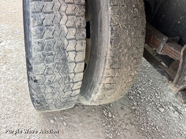 image for item YA3305 2009 Ford F750 Super Duty chipper truck