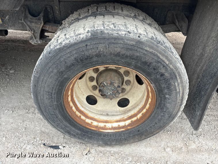 image for item YA3305 2009 Ford F750 Super Duty chipper truck