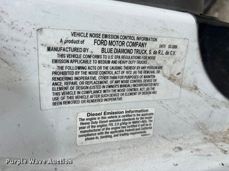 image for item YA3305 2009 Ford F750 Super Duty chipper truck