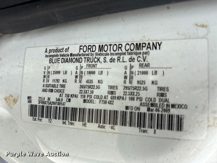 image for item YA3305 2009 Ford F750 Super Duty chipper truck