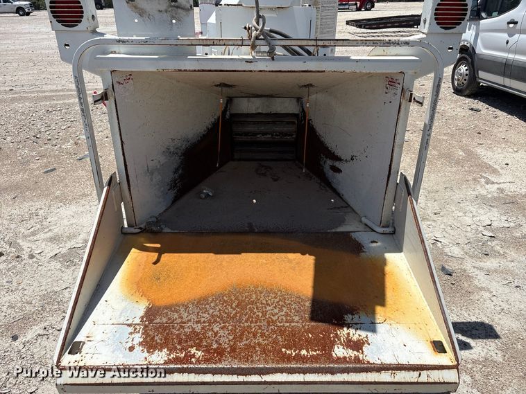 image for item YA3536 2014 Bandit 200UC wood chipper