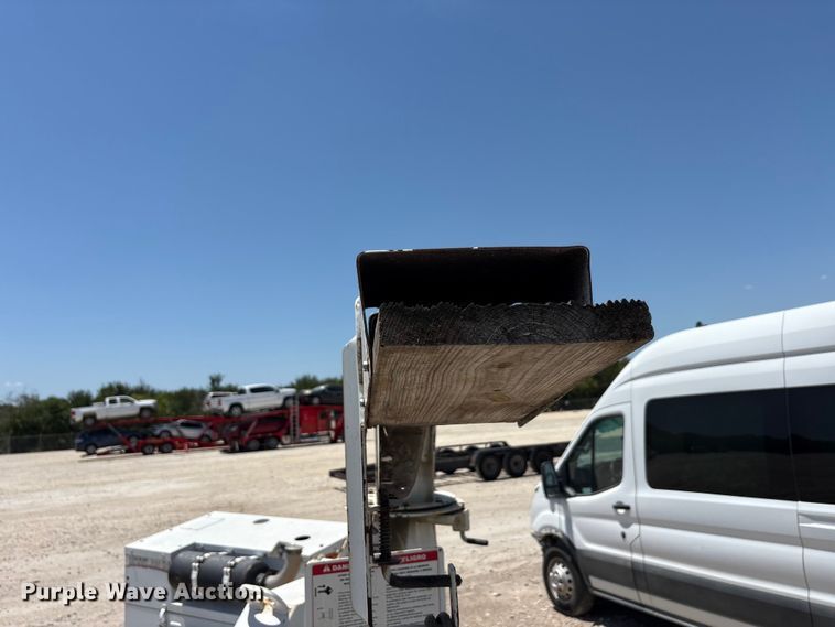 image for item YA3536 2014 Bandit 200UC wood chipper