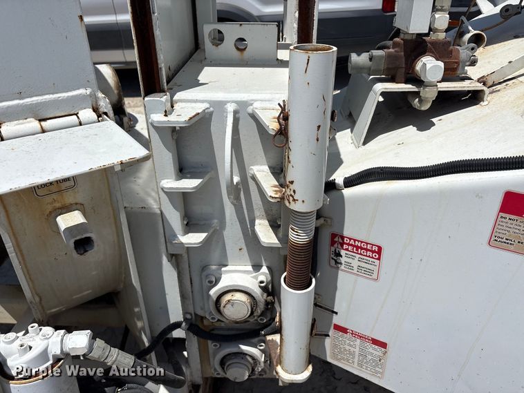 image for item YA3536 2014 Bandit 200UC wood chipper