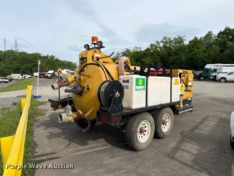 image for item YA3556 2016 Vac-Tron LP573-XDT vacuum trailer