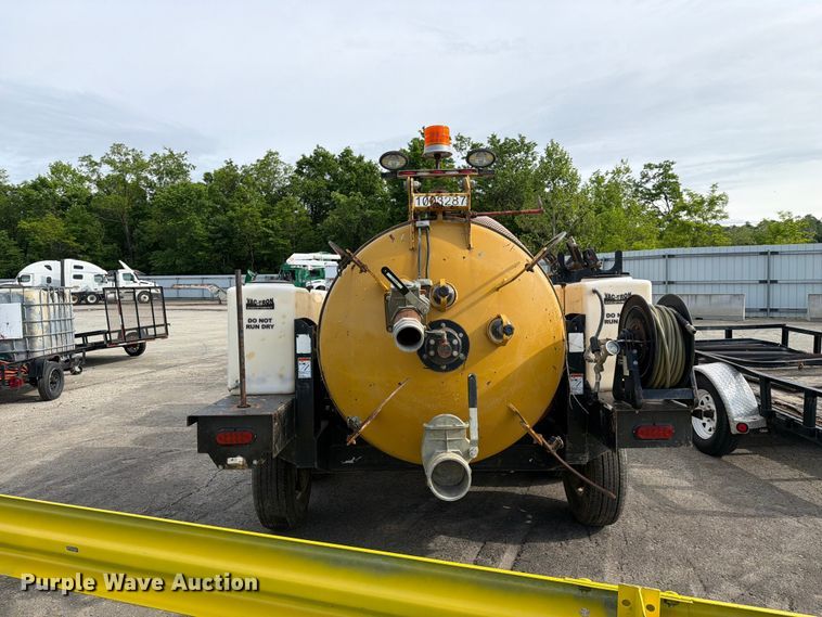 image for item YA3556 2016 Vac-Tron LP573-XDT vacuum trailer