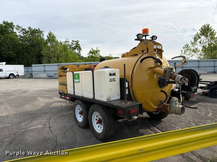 image for item YA3556 2016 Vac-Tron LP573-XDT vacuum trailer
