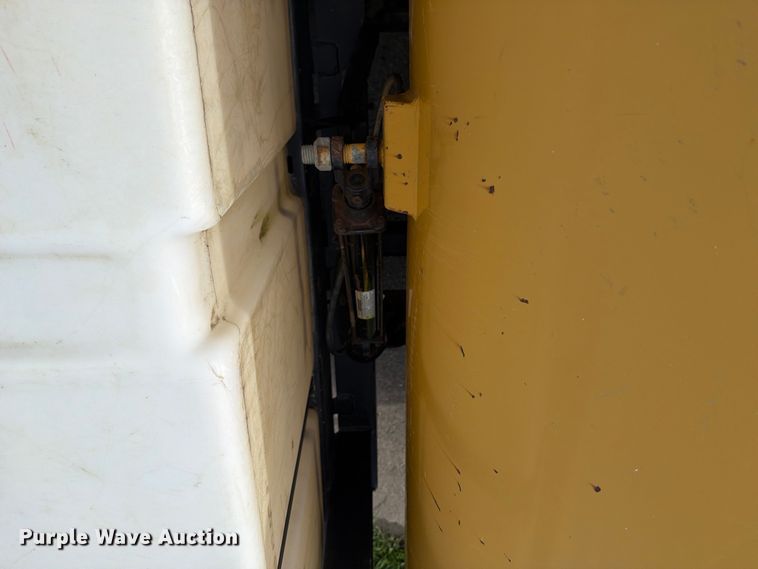 image for item YA3556 2016 Vac-Tron LP573-XDT vacuum trailer