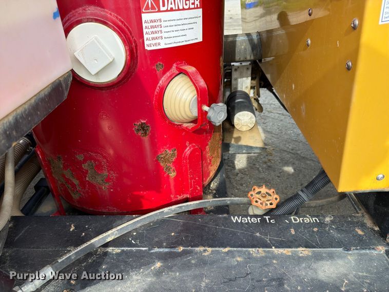 image for item YA3556 2016 Vac-Tron LP573-XDT vacuum trailer