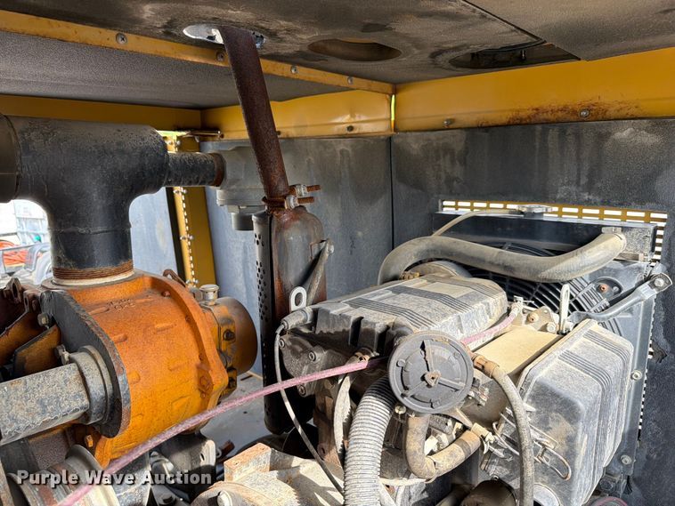 image for item YA3556 2016 Vac-Tron LP573-XDT vacuum trailer