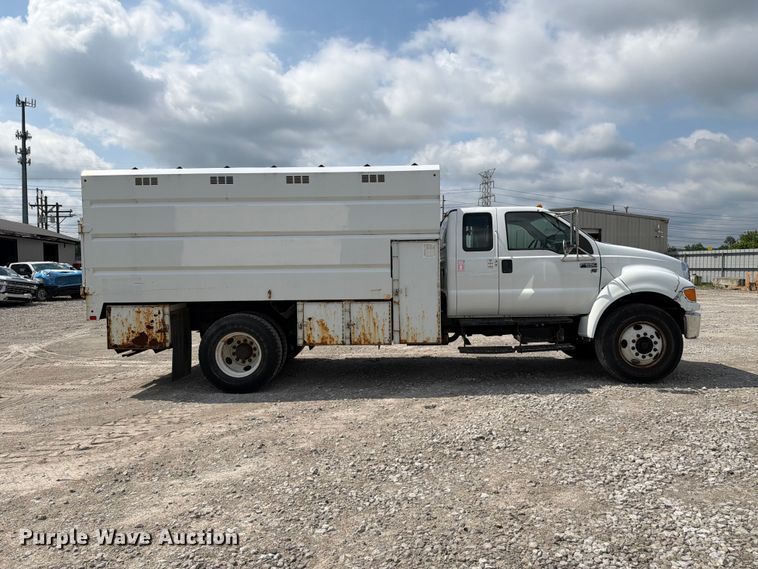 image for item YA3709 2015 Ford F650 Super Duty Ext. Cab chipper truck