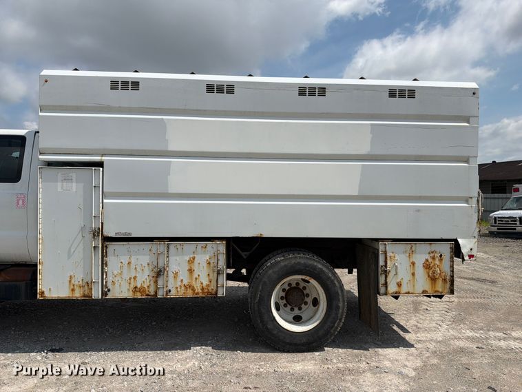 image for item YA3709 2015 Ford F650 Super Duty Ext. Cab chipper truck