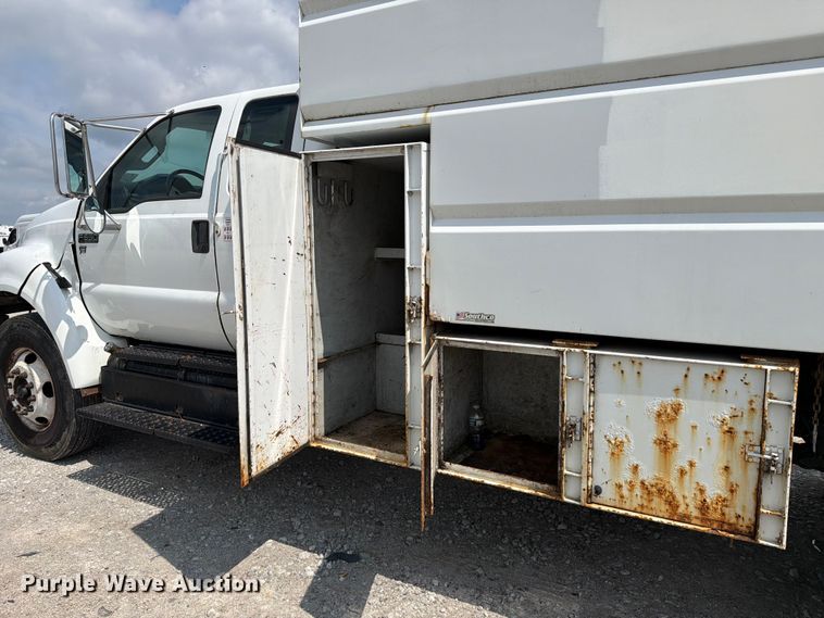 image for item YA3709 2015 Ford F650 Super Duty Ext. Cab chipper truck