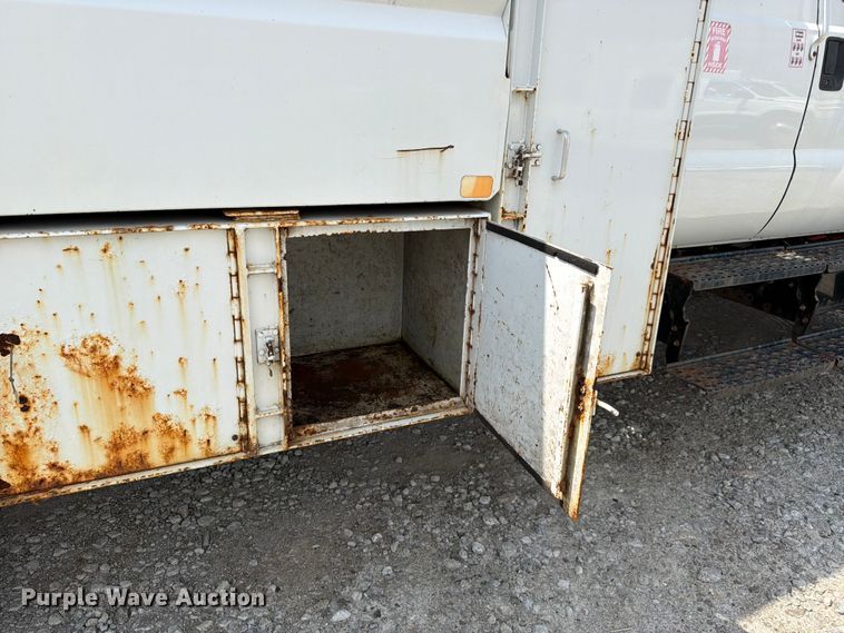 image for item YA3709 2015 Ford F650 Super Duty Ext. Cab chipper truck