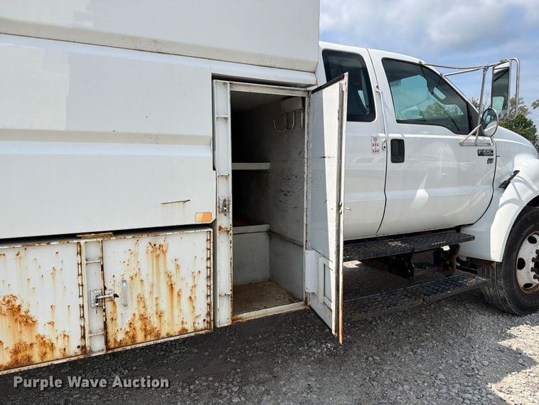 image for item YA3709 2015 Ford F650 Super Duty Ext. Cab chipper truck