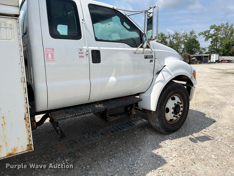 image for item YA3709 2015 Ford F650 Super Duty Ext. Cab chipper truck