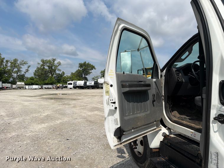 image for item YA3709 2015 Ford F650 Super Duty Ext. Cab chipper truck