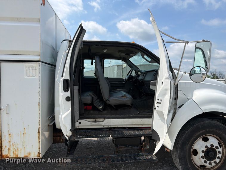 image for item YA3709 2015 Ford F650 Super Duty Ext. Cab chipper truck