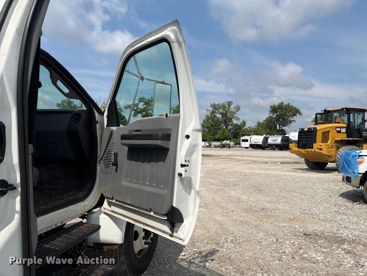 image for item YA3709 2015 Ford F650 Super Duty Ext. Cab chipper truck