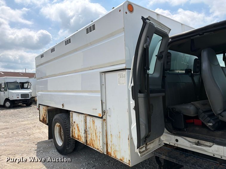 image for item YA3709 2015 Ford F650 Super Duty Ext. Cab chipper truck