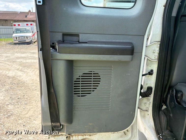image for item YA3709 2015 Ford F650 Super Duty Ext. Cab chipper truck