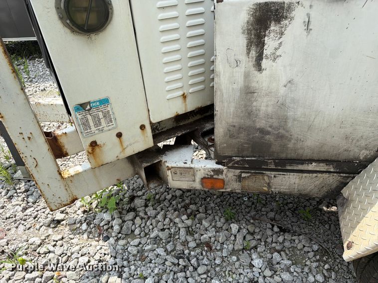 image for item YA3716 2010 Bandit  200XP wood chipper