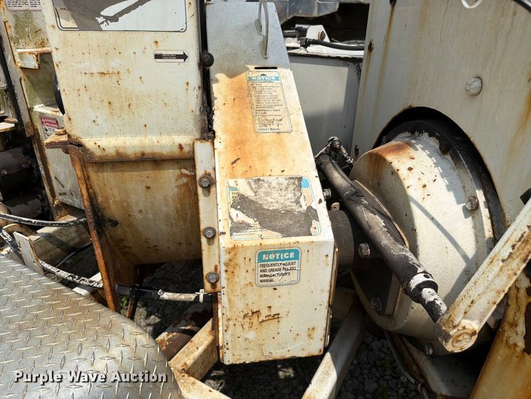 image for item YA3716 2010 Bandit  200XP wood chipper