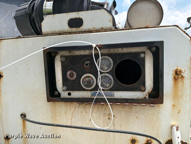 image for item YA3716 2010 Bandit  200XP wood chipper