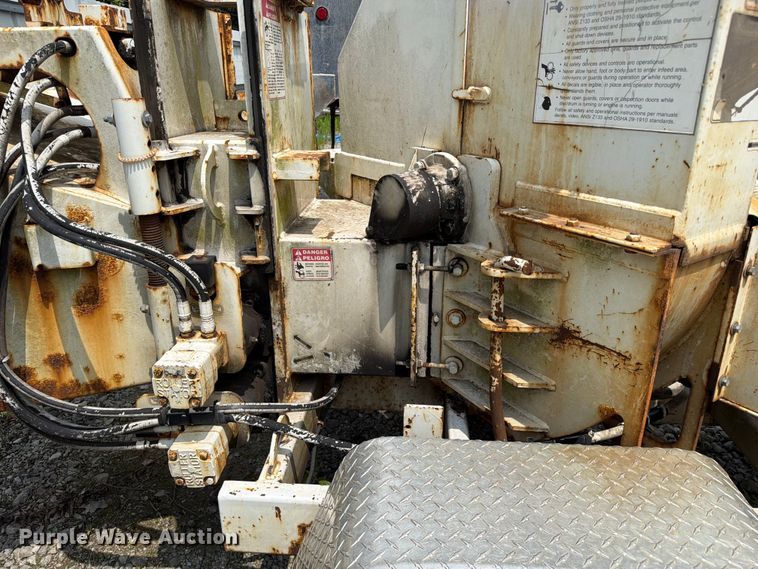 image for item YA3716 2010 Bandit  200XP wood chipper