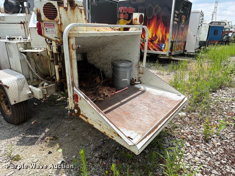 image for item YA3716 2010 Bandit  200XP wood chipper