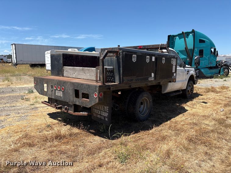 image for item YA3750 2010 Ford F350 Super Duty flatbed pickup truck