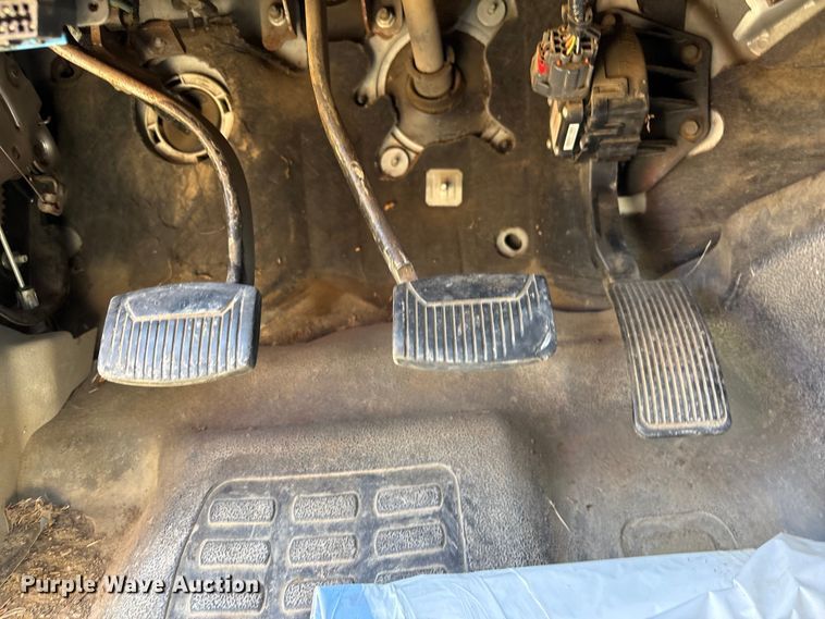 image for item YA3750 2010 Ford F350 Super Duty flatbed pickup truck
