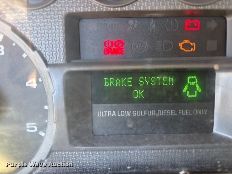 image for item YA3750 2010 Ford F350 Super Duty flatbed pickup truck