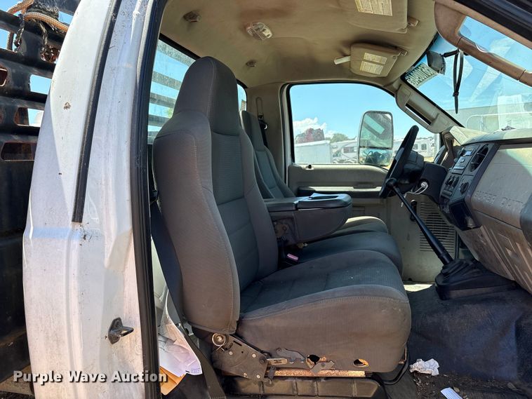 image for item YA3750 2010 Ford F350 Super Duty flatbed pickup truck